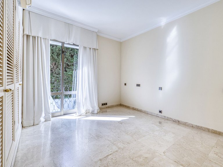 Villa for Sale in Los Monteros, Malaga 30