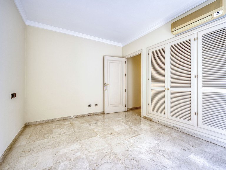Villa for Sale in Los Monteros, Malaga 31