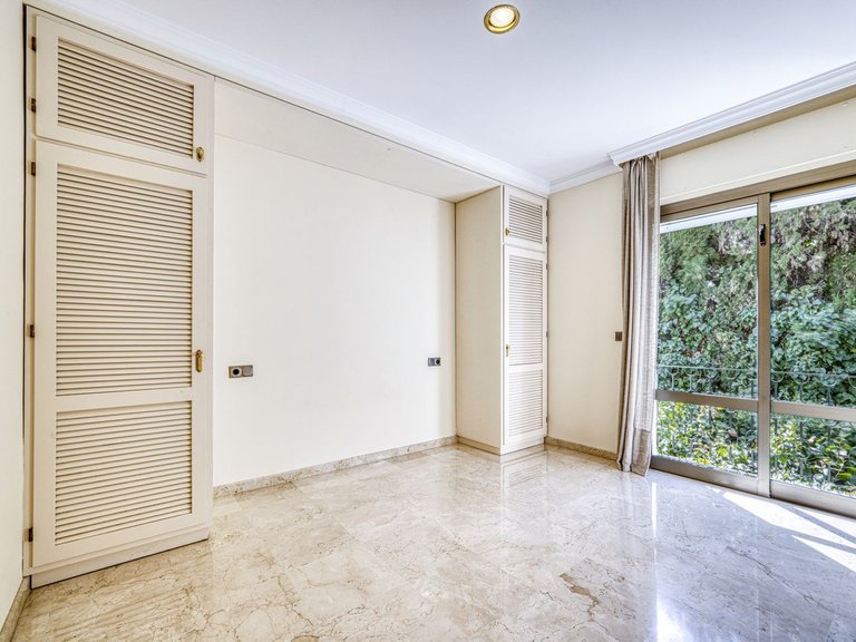 Villa for Sale in Los Monteros, Malaga 33