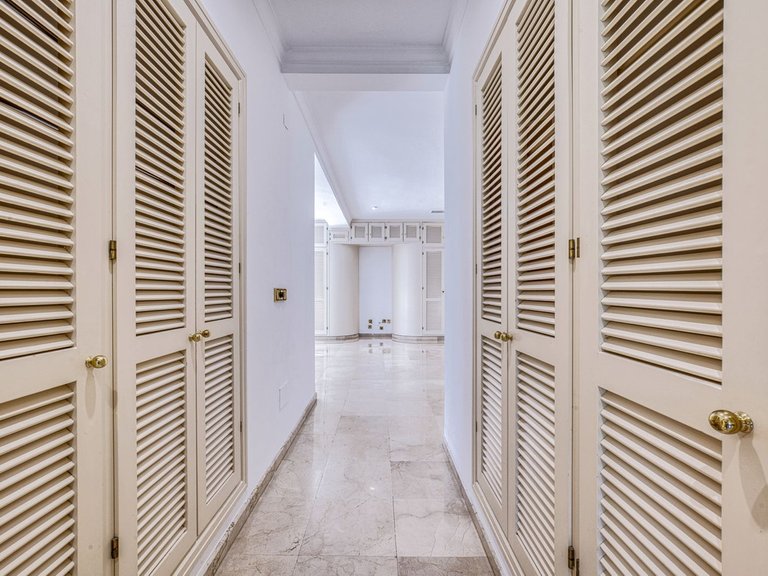 Villa for Sale in Los Monteros, Malaga 35