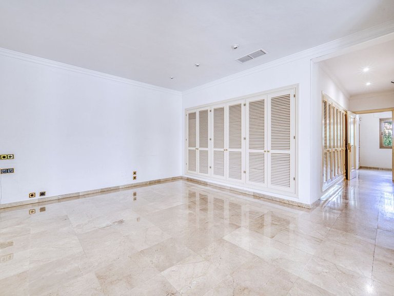 Villa for Sale in Los Monteros, Malaga 37