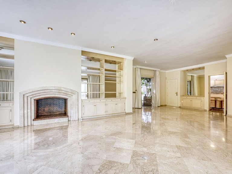 Villa for Sale in Los Monteros, Malaga 4