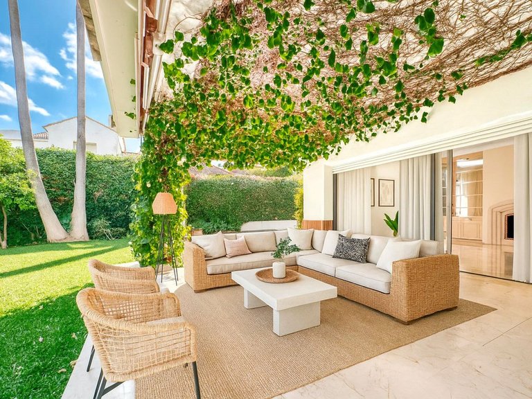 Villa for Sale in Los Monteros, Malaga 43