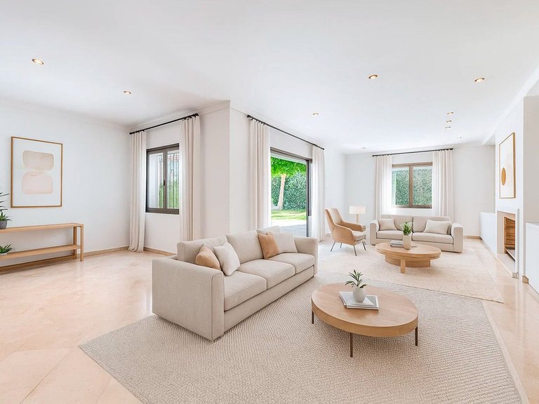 Villa for Sale in Los Monteros, Malaga 45