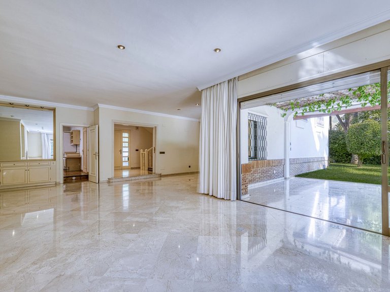 Villa for Sale in Los Monteros, Malaga 7