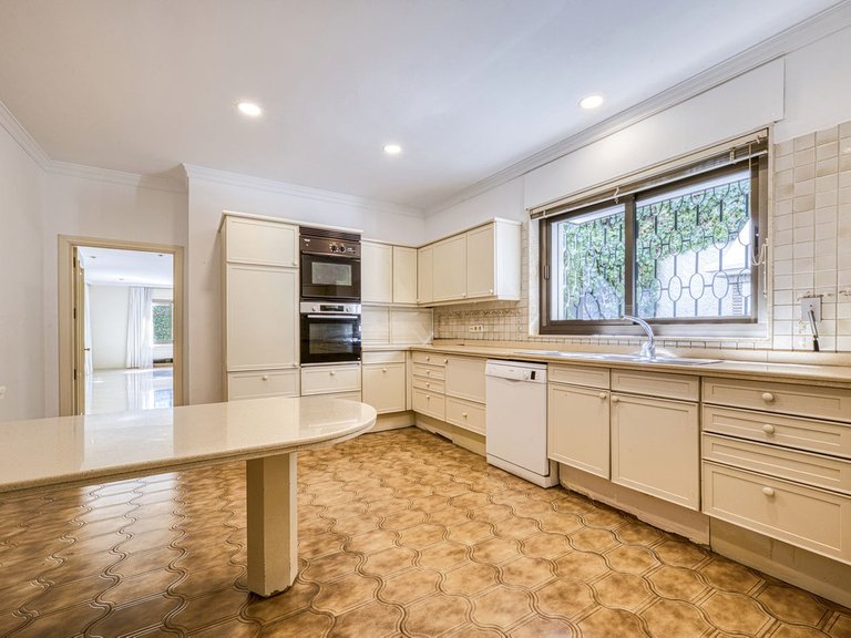 Villa for Sale in Los Monteros, Malaga 8