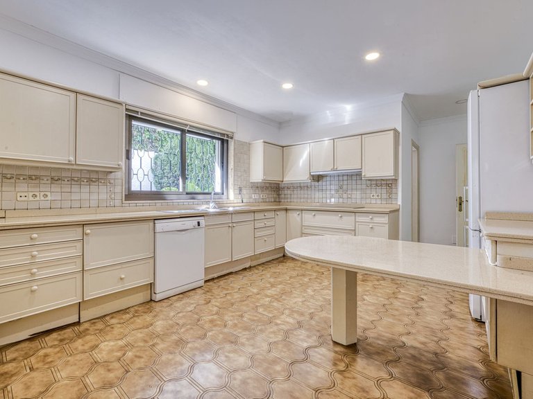 Villa for Sale in Los Monteros, Malaga 9