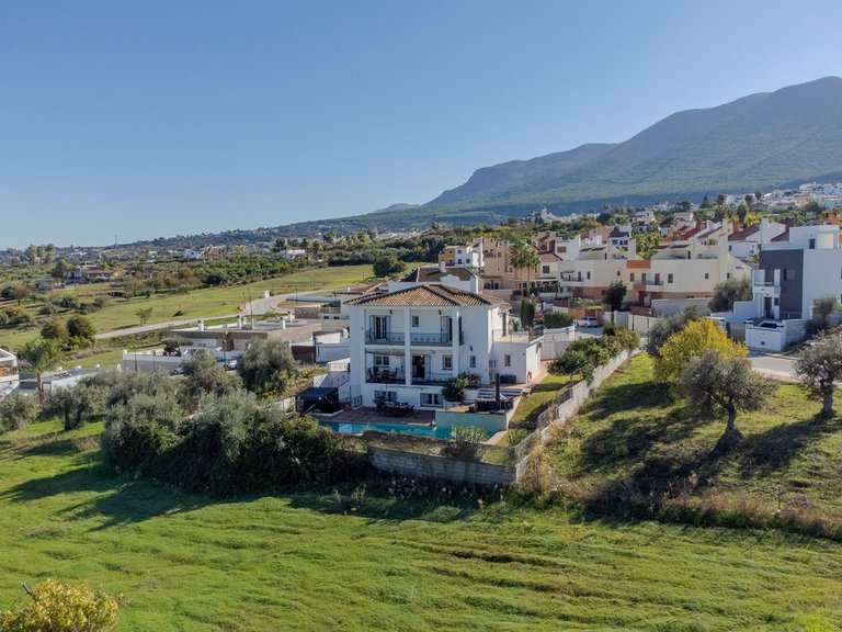 Villa for Sale in Alhaurín El Grande, Malaga 1