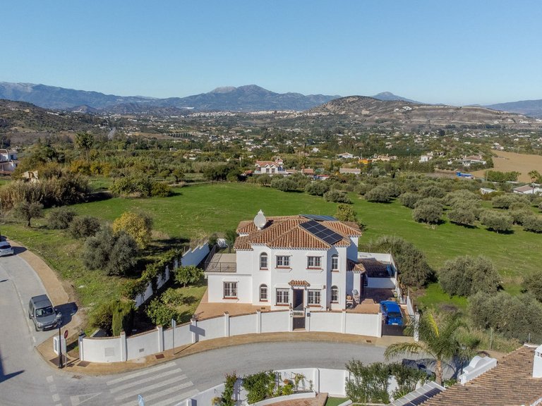 Villa for Sale in Alhaurín El Grande, Malaga 2