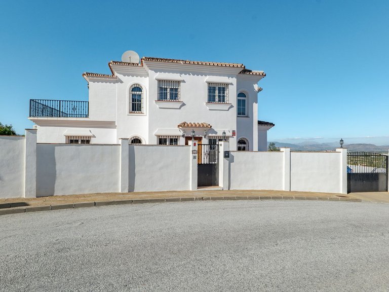 Villa for Sale in Alhaurín El Grande, Malaga 3