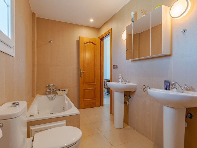 Villa for Sale in Alhaurín El Grande, Malaga 31