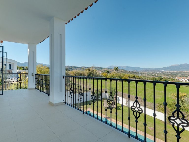 Villa for Sale in Alhaurín El Grande, Malaga 39