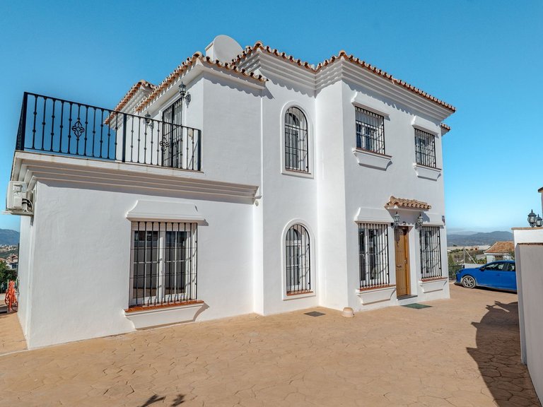 Villa for Sale in Alhaurín El Grande, Malaga 4
