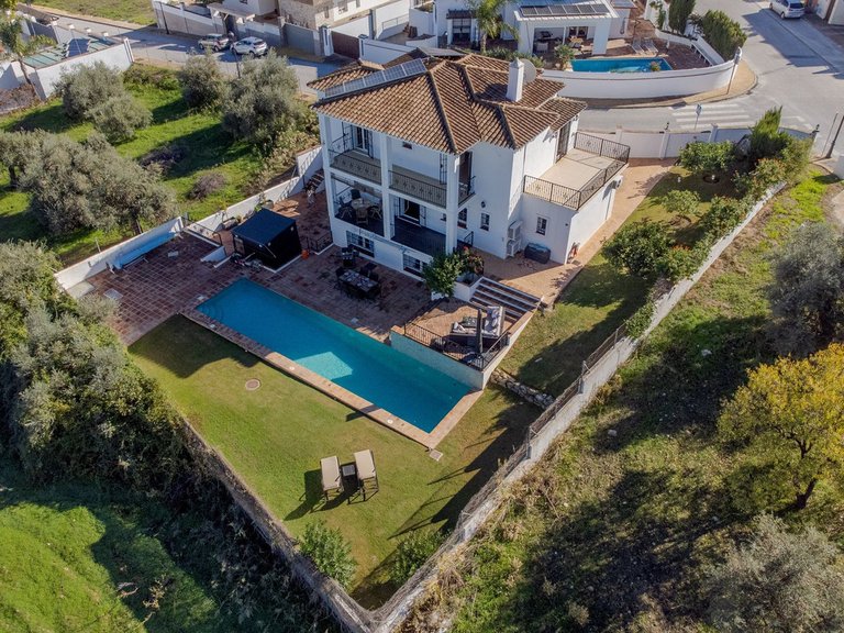 Villa for Sale in Alhaurín El Grande, Malaga 64