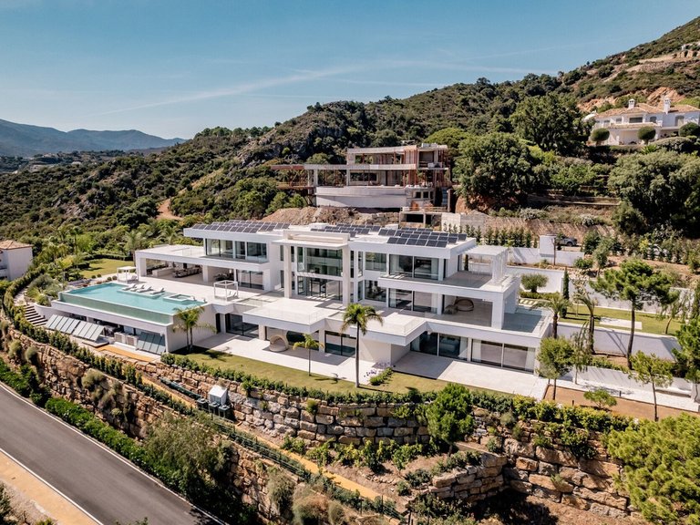 Villa for Sale in Benahavís, Malaga 1
