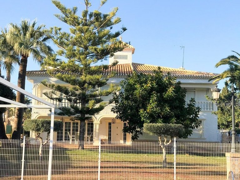 Villa for Sale in Cabo Roig, Alicante 1