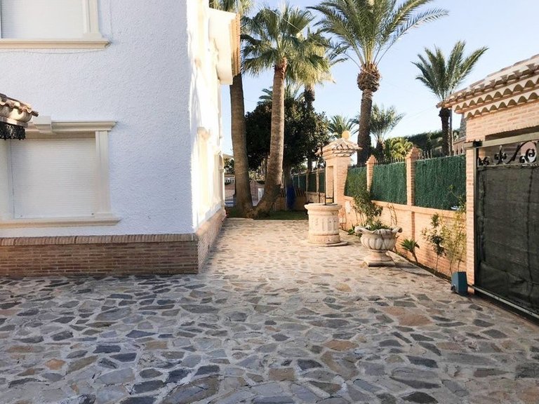 Villa for Sale in Cabo Roig, Alicante 22