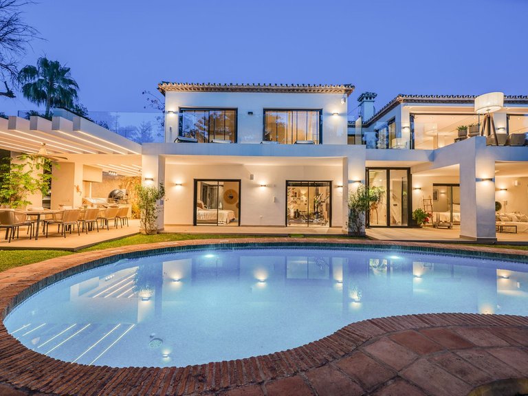 Villa for Sale in El Rosario, Malaga 1
