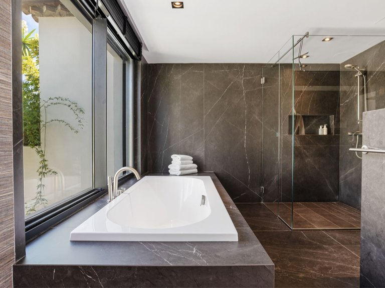 Villa for Sale in El Rosario, Malaga 11