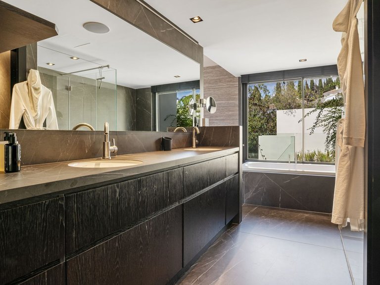 Villa for Sale in El Rosario, Malaga 12
