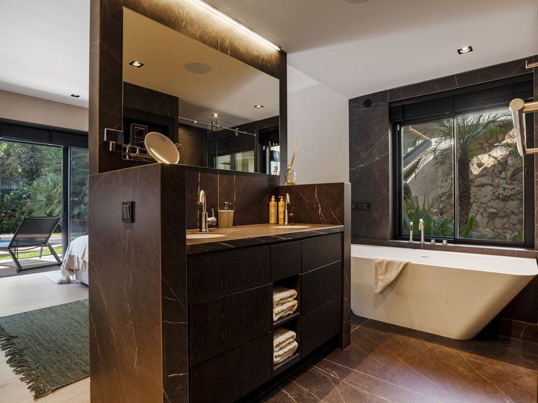 Villa for Sale in El Rosario, Malaga 18