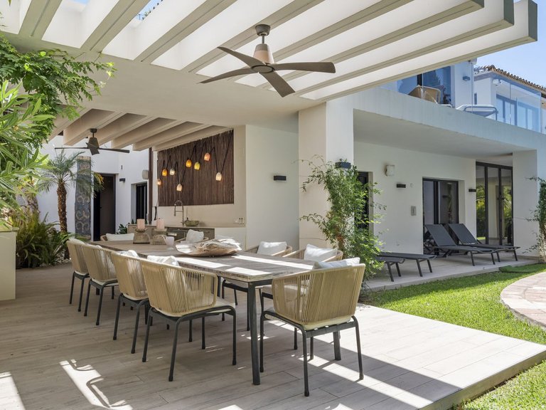 Villa for Sale in El Rosario, Malaga 26