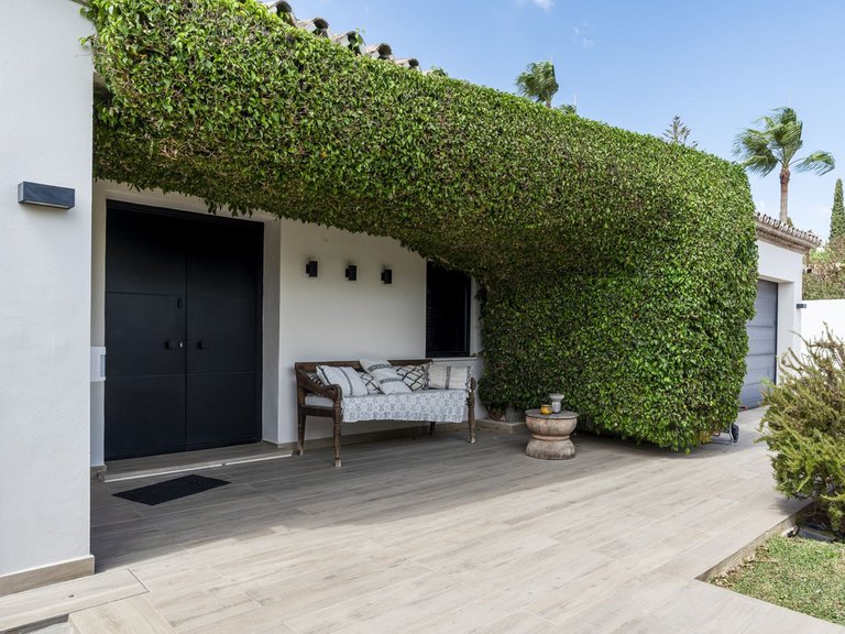 Villa for Sale in El Rosario, Malaga 32