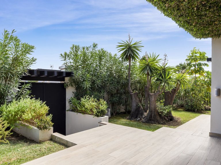 Villa for Sale in El Rosario, Malaga 35