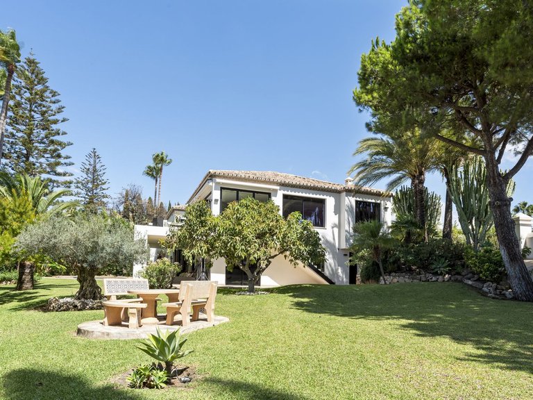 Villa for Sale in El Rosario, Malaga 36