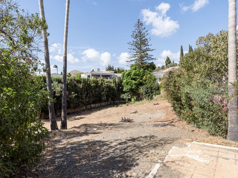 Villa for Sale in El Rosario, Malaga 39
