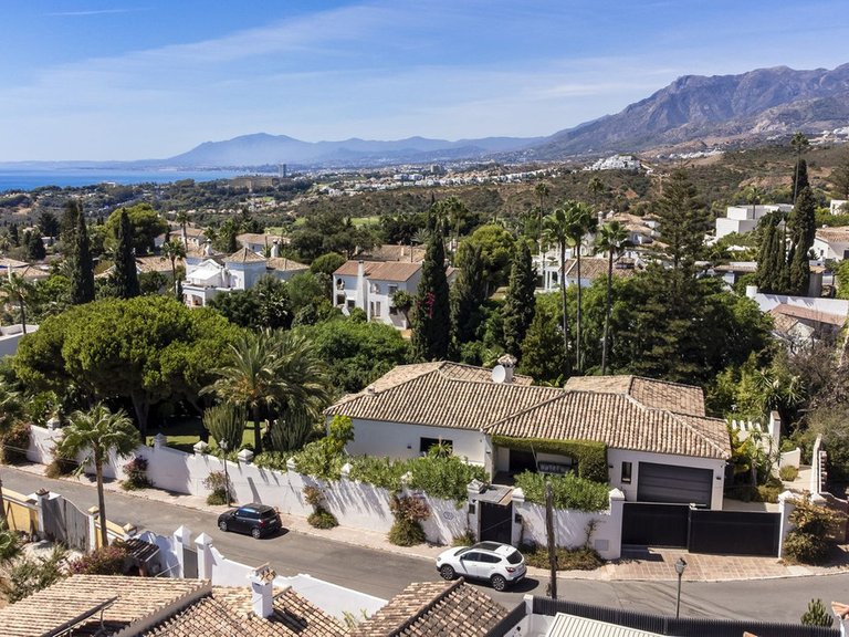 Villa for Sale in El Rosario, Malaga 41