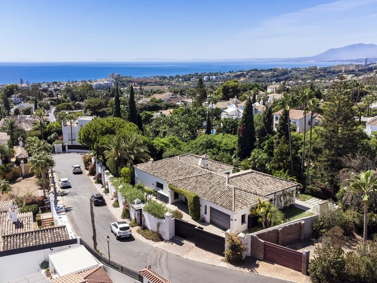 Villa for Sale in El Rosario, Malaga 45