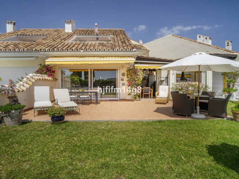 Villa for Sale in Nueva Andalucía, Malaga 1