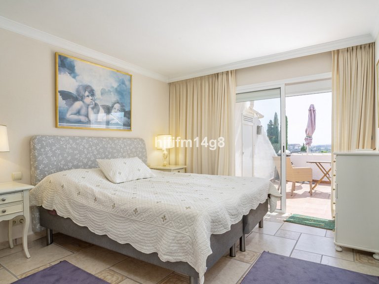 Villa for Sale in Nueva Andalucía, Malaga 10