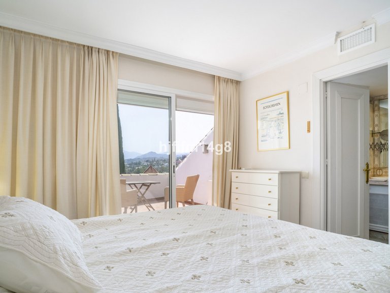 Villa for Sale in Nueva Andalucía, Malaga 11