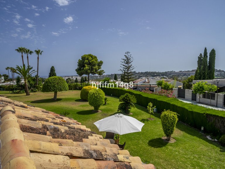 Villa for Sale in Nueva Andalucía, Malaga 14
