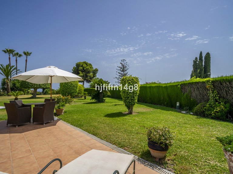 Villa for Sale in Nueva Andalucía, Malaga 2