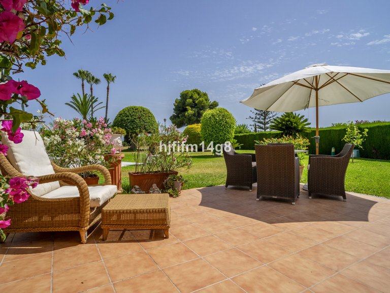 Villa for Sale in Nueva Andalucía, Malaga 24