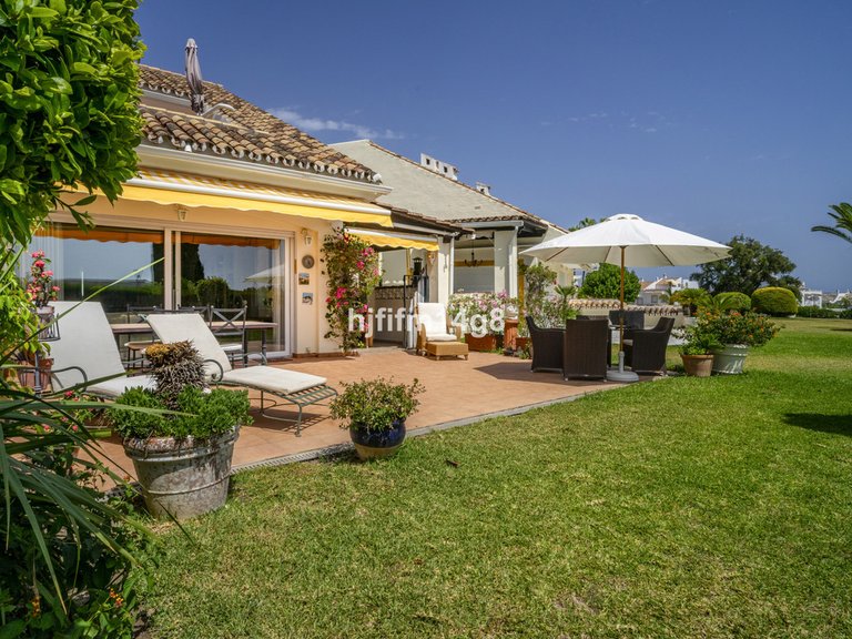 Villa for Sale in Nueva Andalucía, Malaga 25