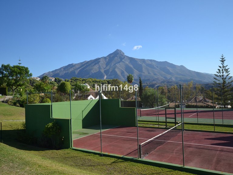 Villa for Sale in Nueva Andalucía, Malaga 27