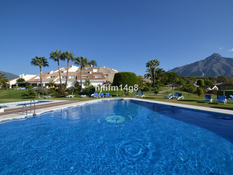 Villa for Sale in Nueva Andalucía, Malaga 28