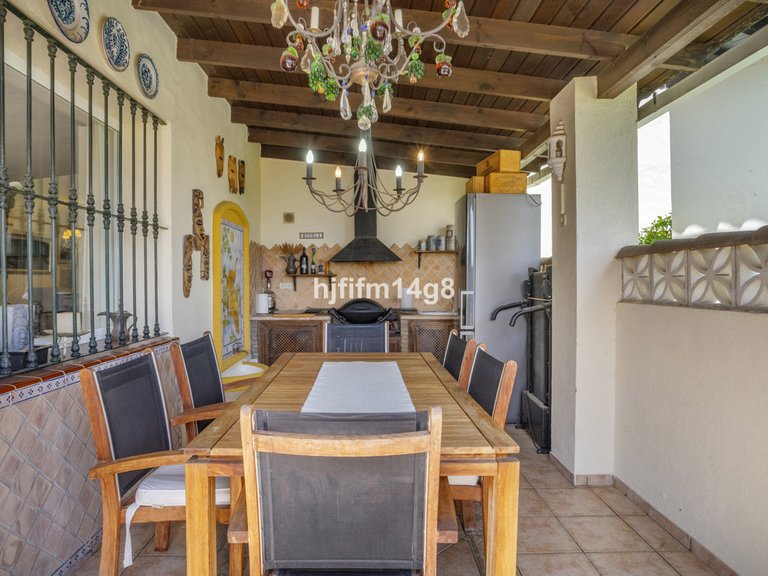 Villa for Sale in Nueva Andalucía, Malaga 3