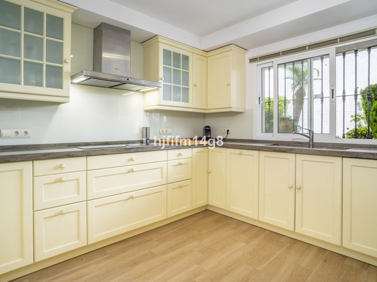 Villa for Sale in Nueva Andalucía, Malaga 8