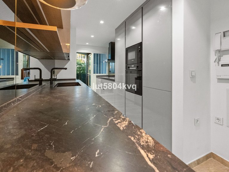 Apartment for Sale in The Golden Mile, Malaga 13