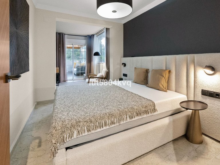 Apartment for Sale in The Golden Mile, Malaga 14