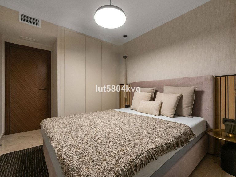 Apartment for Sale in The Golden Mile, Malaga 19