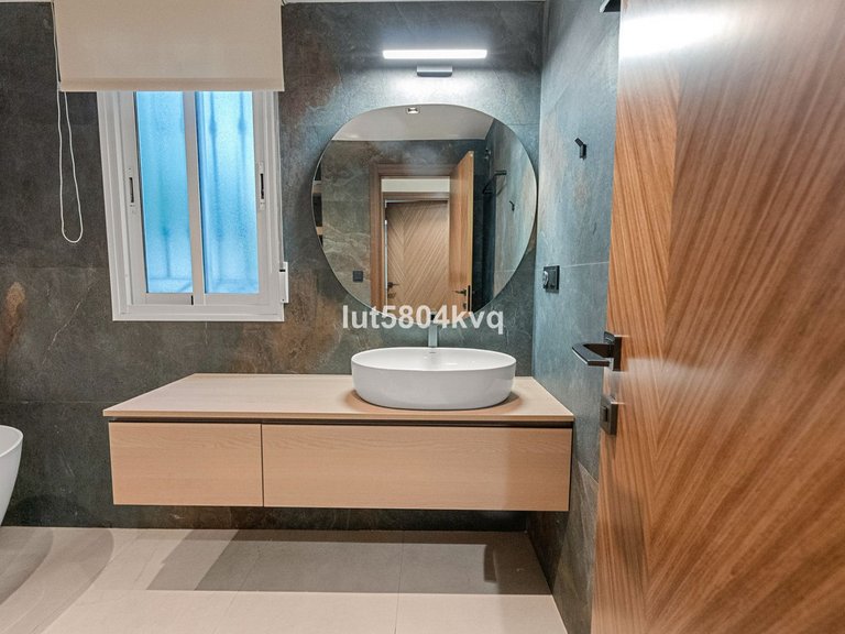 Apartment for Sale in The Golden Mile, Malaga 23