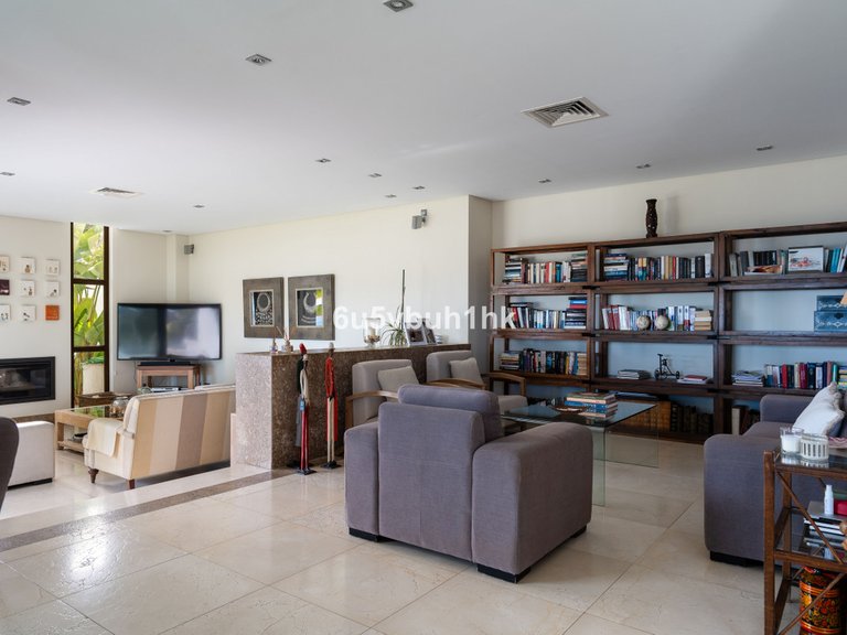 Villa for Sale in Málaga, Malaga 10