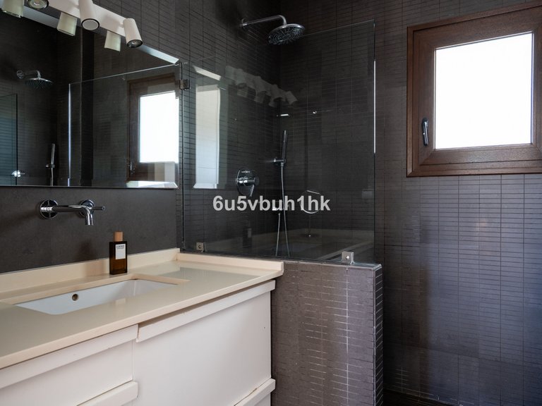Villa for Sale in Málaga, Malaga 27