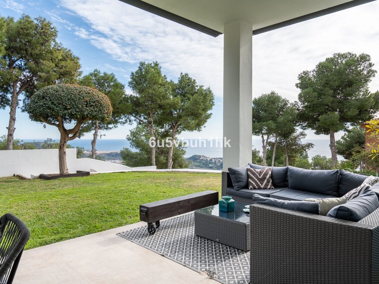 Villa for Sale in Málaga, Malaga 4